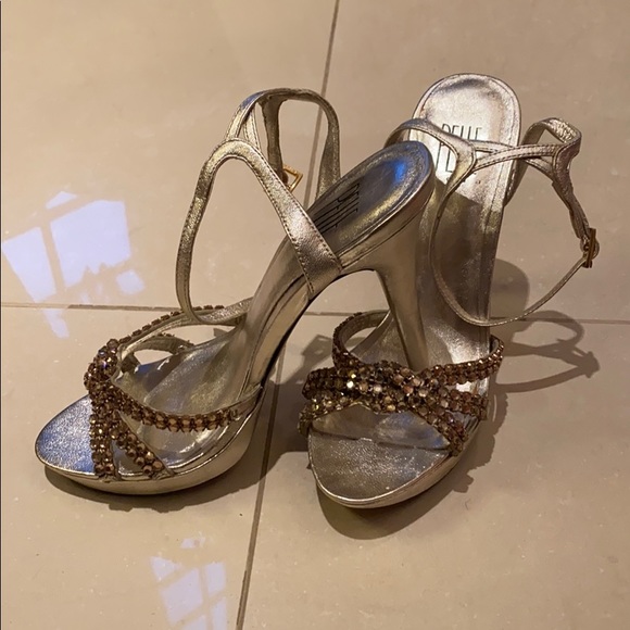 Shoes - Picture 2 of 3